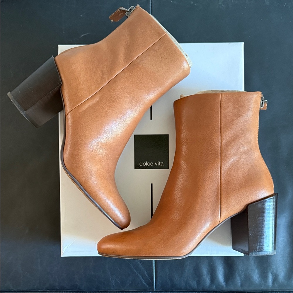 Dolce Vita Cyan Leather Ankle Booties